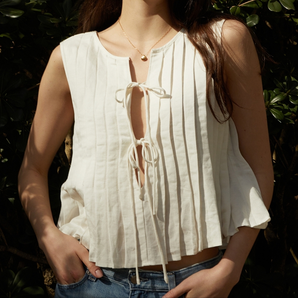 White Sleeveless Pleated Tie Front Top Size Medium Women's